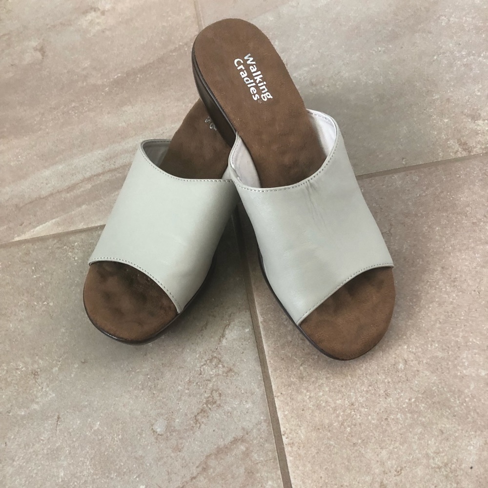 Walking Cradles beige and brown low heels size 8.5